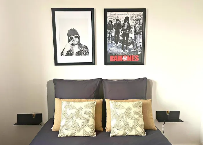 T3 Strategique - Parking - Acces A64 Apartment